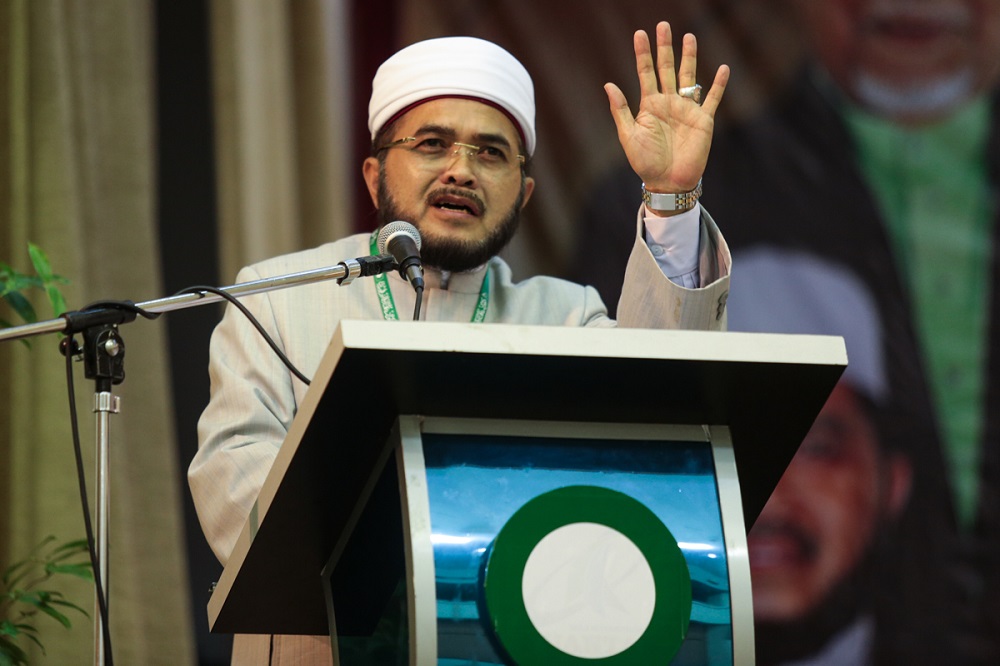 Newly appointed Dewan Ulama chief Datuk Nik Muhammad Zawawi speaks at the 58th PAS Dewan Ulama in Kuantan June 20,2019. u00e2u20acu201d Picture by Ahmad Zamzahuri
