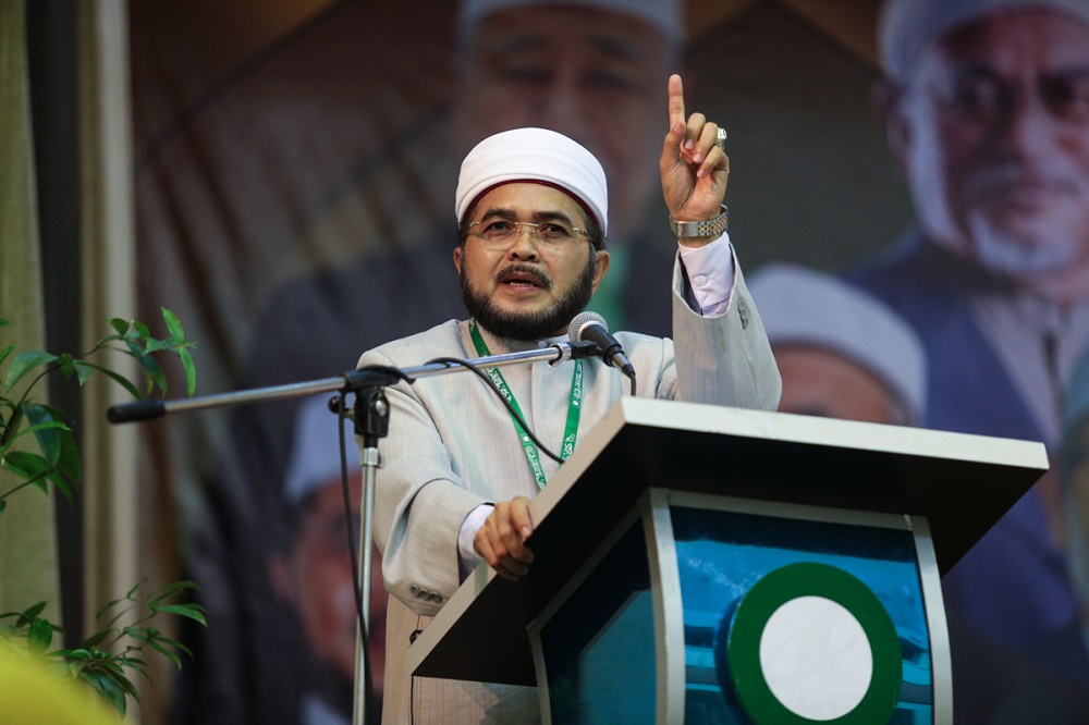 Newly appointed Dewan Ulama chief Datuk Nik Muhammad Zawawi speaks at the 58th PAS Dewan Ulama in Kuantan June 20,2019. u00e2u20acu201d Picture by Ahmad Zamzahuri