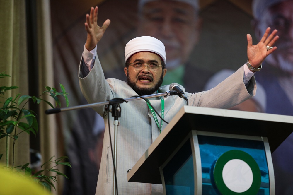 Newly appointed Dewan Ulama chief Datuk Nik Muhammad Zawawi speaks at the 58th PAS Dewan Ulama in Kuantan June 20,2019. u00e2u20acu201d Picture by Ahmad Zamzahuri