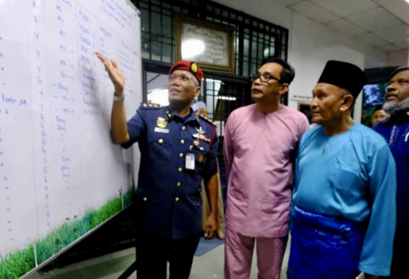 Johor Health, Culture and Heritage Committee chairman Mohd Khuzzan Abu Bakar (centre) being briefed by Johor Fire And Rescue Department deputy director Pauzan Ahmad during a visit to Pasir Gudang June 20, 2019. u00e2u20acu201d Picture by Ben Tan