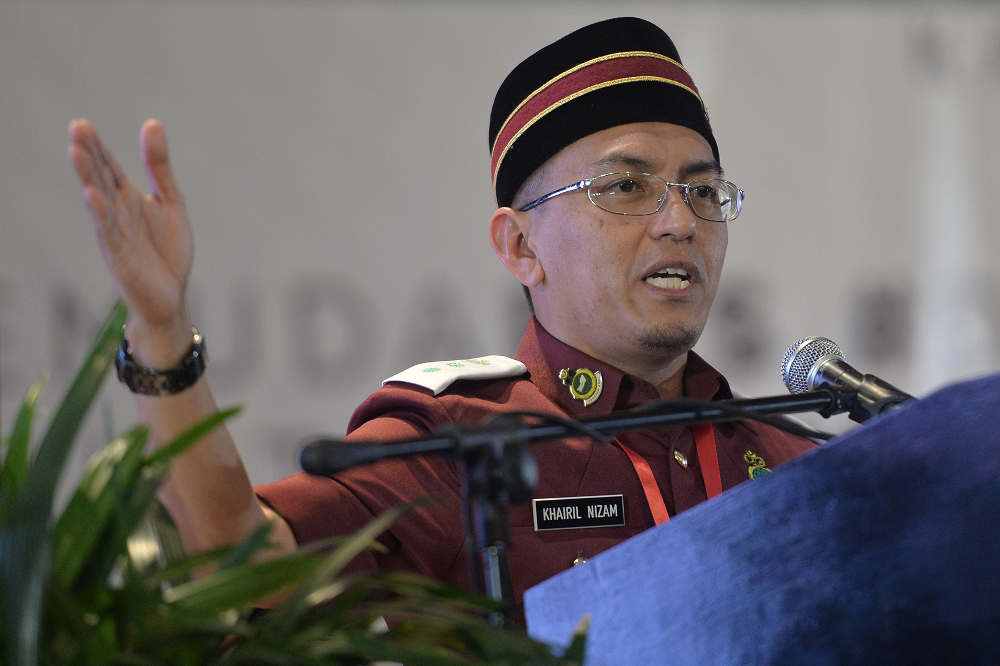Newly-elected PAS Youth chief Khairil Nizam Khirudin delivers his closing speech during Dewan Pemuda PAS Muktamar in Gambang, Pahang June 20, 2019. u00e2u20acu201d Picture by Mukhriz Hazim