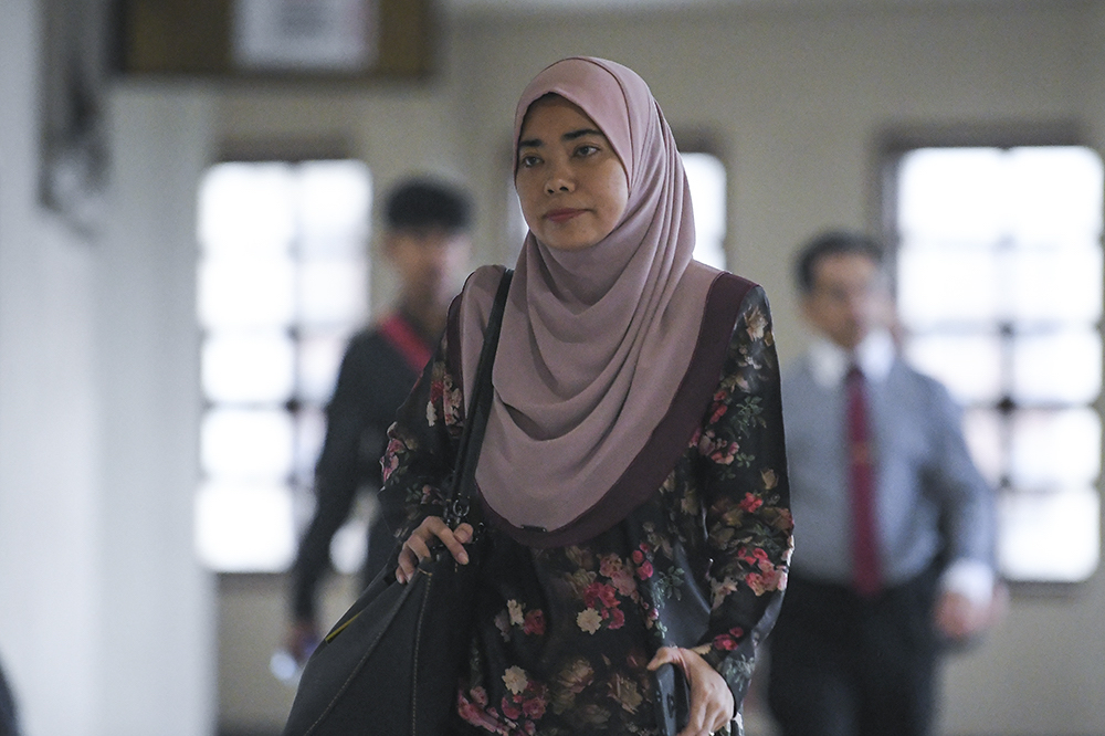 The Finance Ministryu00e2u20acu2122s Strategic Investment Department deputy secretary Afidah Azwa Abdul Aziz arrives at the Kuala Lumpur Courts Complex June 20, 2019. u00e2u20acu201d Picture by Miera Zulyana
