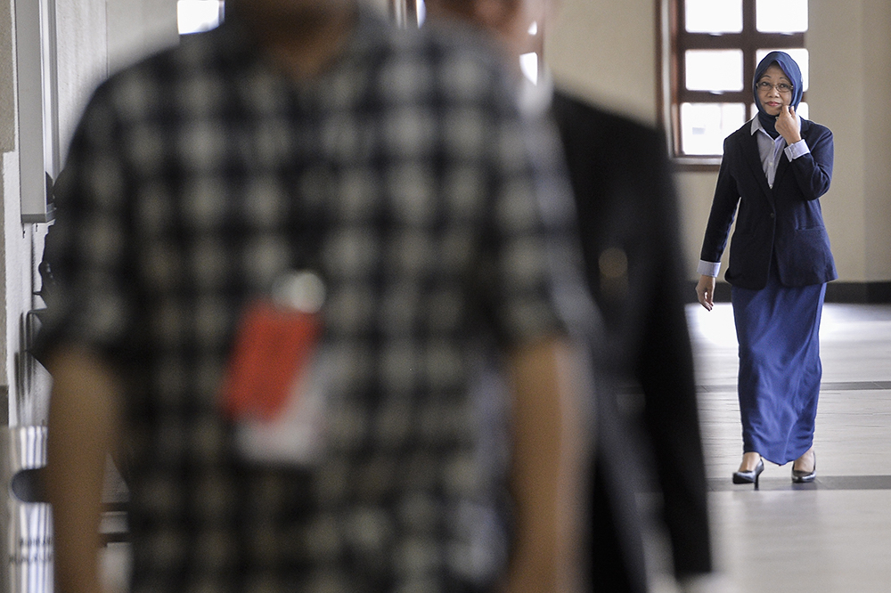 Former deputy chief secretary to the government Tan Sri Mazidah Abdul Majid arrives at the Kuala Lumpur Courts Complex June 20, 2019. — Picture by Miera Zulyana