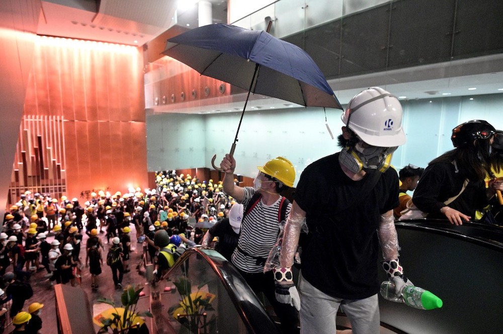 Protesters break into the government headquarters in Hong Kong on July 1, 2019, on the 22nd anniversary of the city's handover from Britain to China. u00e2u20acu201d AFP picnn