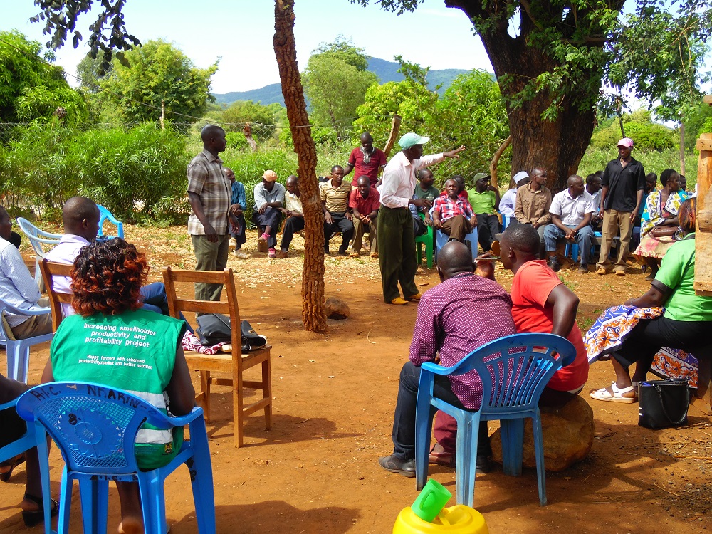 Farmers are trained on water and conflict resolution in Maweni village, Kenya May 23, 2019. u00e2u20acu201d Thomson Reuters Foundation pic