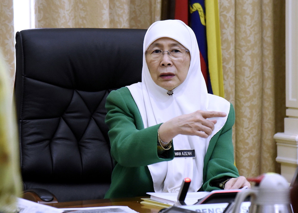 Deputy Prime Minister Datuk Seri Dr Wan Azizah Wan Ismail chairs an emergency meeting in Putrajaya June 11, 2019. u00e2u20acu201d Bernama pic