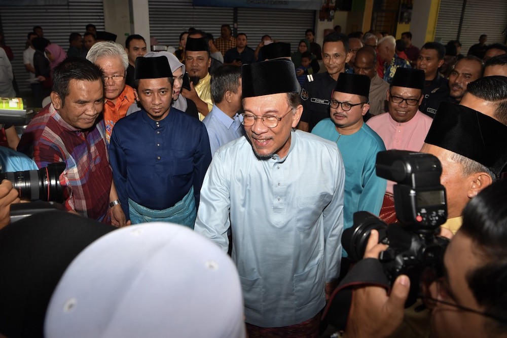 Datuk Ser Anwar Ibrahim shakes hands with guests at an Aidilfitri open house hosted by the Hang Tuah Jaya parliamentary constituency at the Melaka International Trade Centre in Ayer Keroh June 14, 2019. u00e2u20acu201d Bernama pic