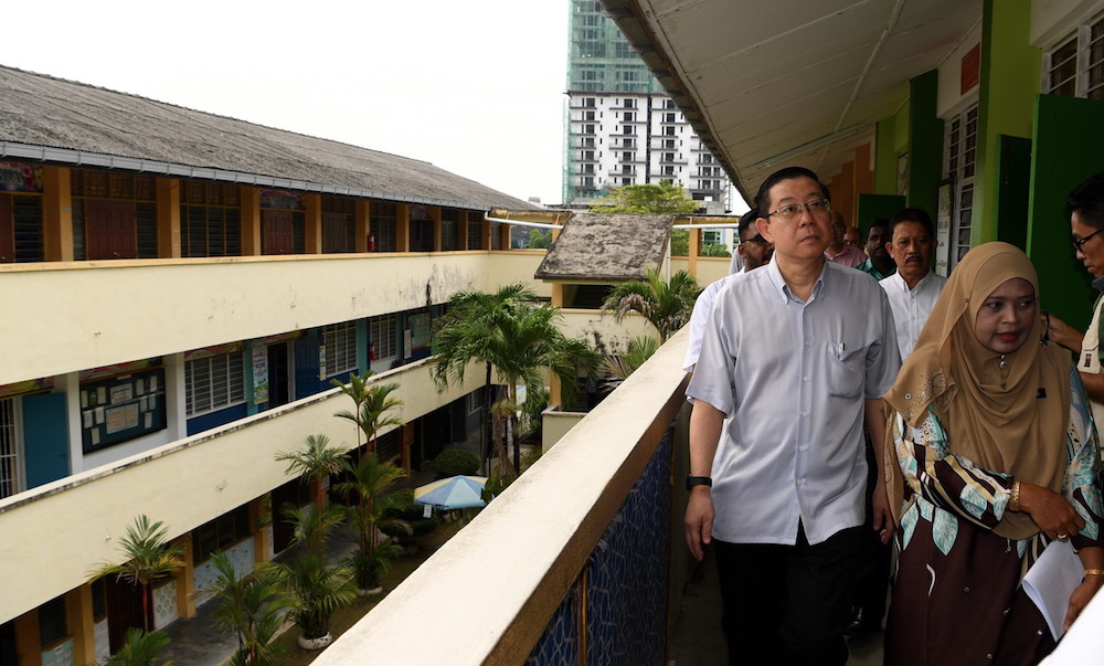 Finance Minister Lim Guan Eng visits Sekolah Kebangsaan (SK) Sungai Nyior in Butterworth June 16, 2019. u00e2u20acu201d Bernama pic