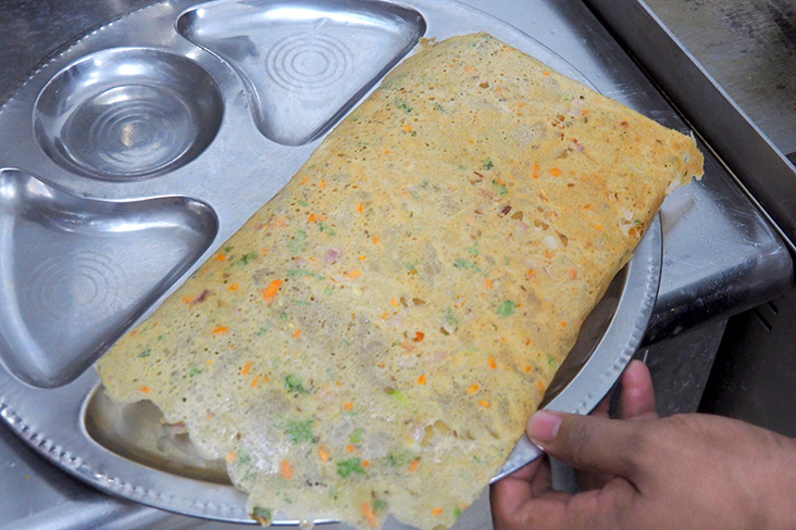 For a light meal, order up a crispy 'rava thosai' 
