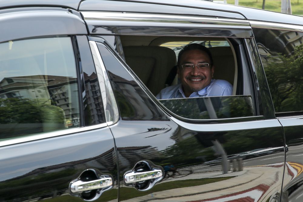 Datuk Seri Hishammuddin Hussein arrives at MACC's headquarters in Putrajaya June 23, 2019.  u00e2u20acu201d Picture by Yusof Mat Isa