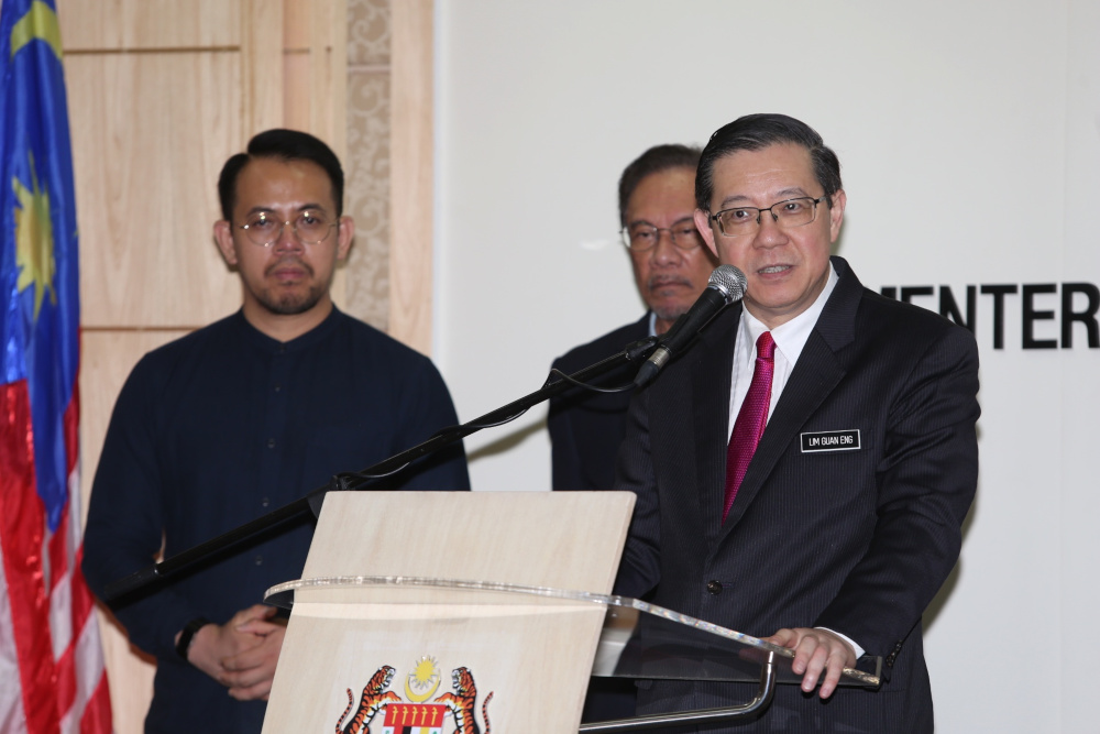 Finance Minister Lim Guan Eng answering some questions after the u00e2u20acu02dcMajlis Penyerahan Cek Elaun Sara Hidup Kepada Sasterawan Negarau00e2u20acu2122 at MOF, Putrajaya, June 24, 2019. u00e2u20acu201d Picture by Choo Choy May