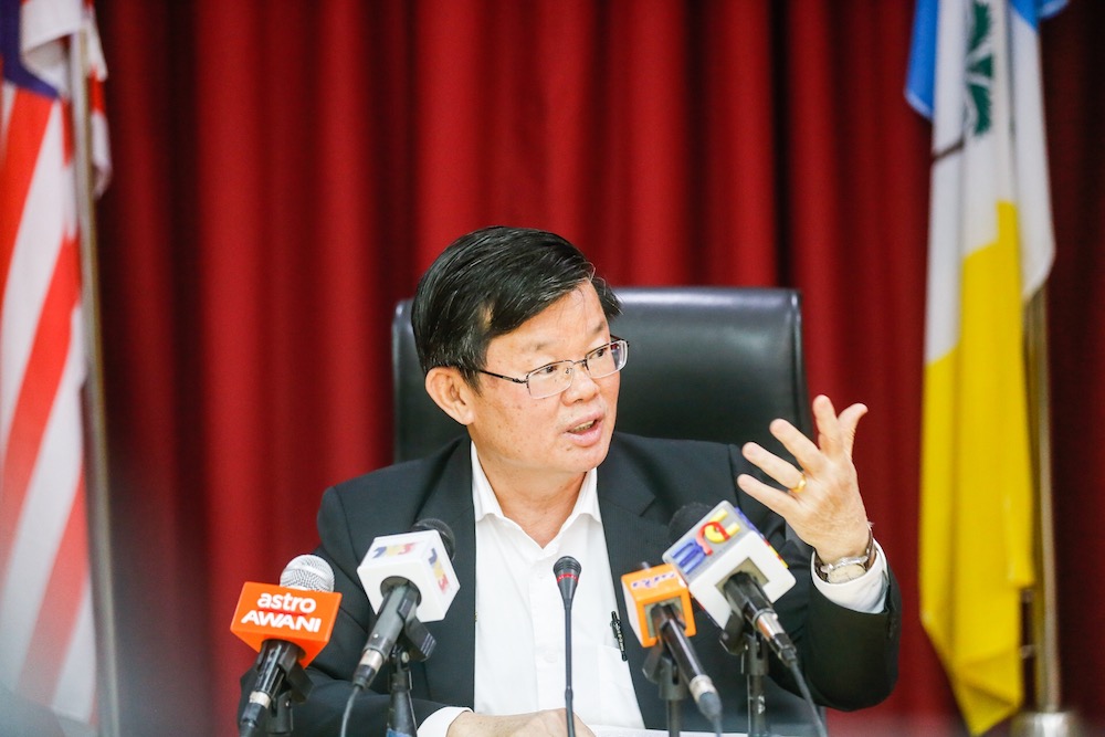 Penang Chief Minister Chow Kon Yeow speaks to the press about the Bayan Lepas Light Railway Transit (BL LRT) that will be built near Masjid Jamek Sungai Nibong Besar in George Town June 21, 2091. u00e2u20acu201d Picture by Sayuti Zainudin