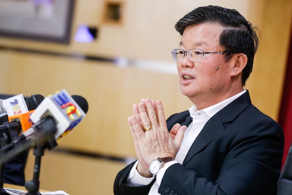 Penang Chief Minister Chow Kon Yeow speaks to the press about the Bayan Lepas Light Railway Transit (BL LRT) that will be built near Masjid Jamek Sungai Nibong Besar in George Town June 21, 2091. u00e2u20acu201d Picture by Sayuti Zainudin