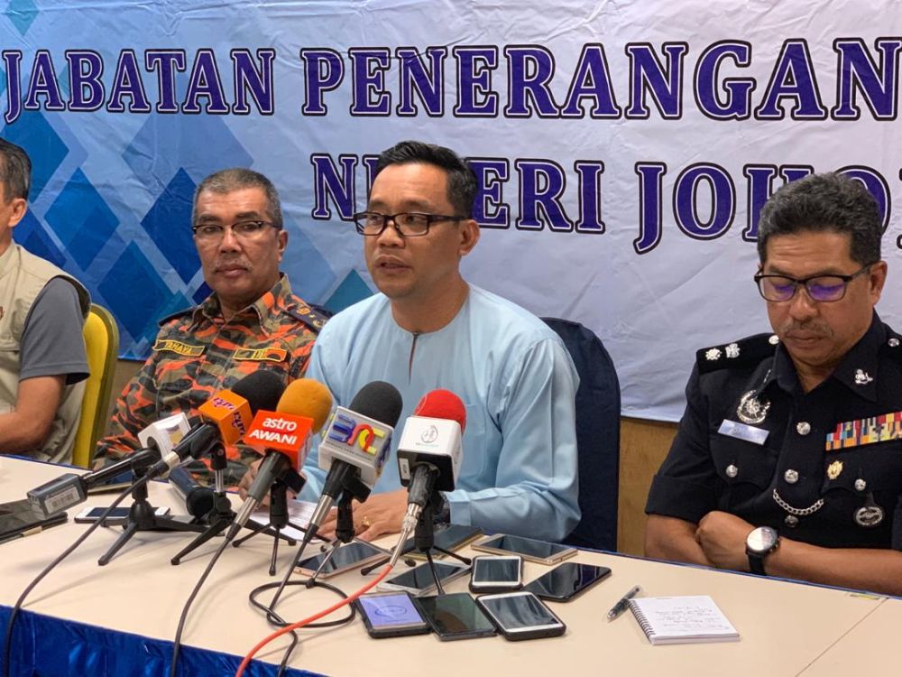 Khuzzan said the DoE will, together with the Department of Occupational Safety and Health and the Pasir Gudang Municipal Council, carry out an integrated operation to check on other premises in Pasir Gudang. u00e2u20acu201d Picture by Ben Tan