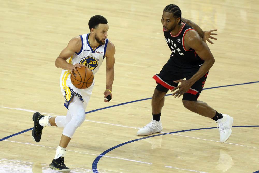 Golden State Warriors guard Stephen Curry (30) moves the ball past Toronto Raptors forward Kawhi Leonard (2) during the third quarter in game three of the 2019 NBA Finals at Oracle Arena. u00e2u20acu2022 Picture by Cary Edmondson-USA TODAY Sports via Reuters