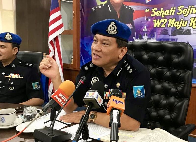 Region Two marine police commander Assistant Commissioner Paul Khiu Khon Chiang warned that the police will continue to crack down on those who deal in contraband cigarettes. u00e2u20acu201d Picture by Ben Tan