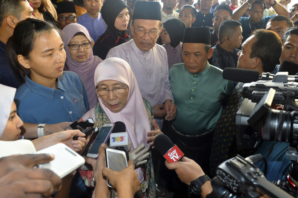 Deputy Prime Minister Datuk Seri Dr Wan Azizah Wan Ismail speaks to reporters at the Negri Sembilan government Aidilfitri open house June 15, 2019. u00e2u20acu201d Bernama pic 
