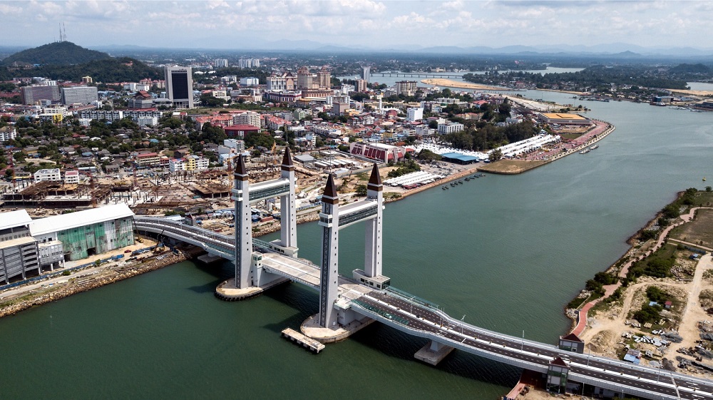 A general view of the drawbridge linking Kuala Terengganu to Kuala Nerus in Kuala Terengganu May 31, 2019. u00e2u20acu201d Bernama pic