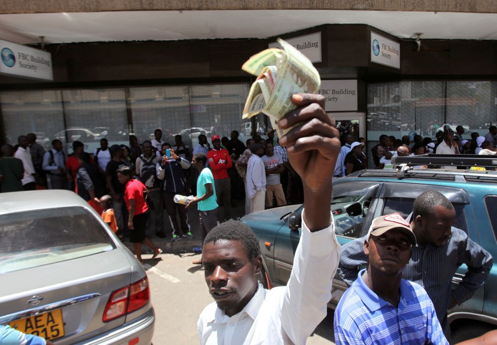 File picture shows a man holding old notes during a demonstration against the new u00e2u20acu02dcbond notesu00e2u20acu2122 that came into circulation in an attempt to ease chronic cash shortages, Harare, Zimbabwe, November 30, 2016. u00e2u20acu201d Reuters pic