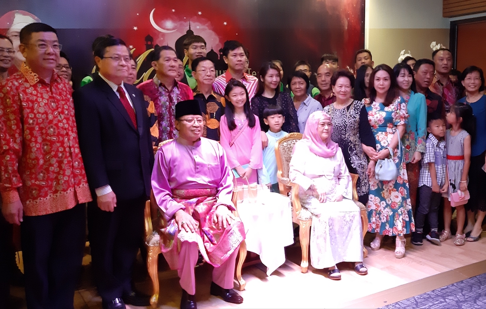 Chief Minister Datuk Patinggi Abang Johari Openg and his wife Datuk Amar Jumau00e2u20acu2122ani Tuanku Bujang pose for photographs with a group of visitors to his Hari Raya open house at the Borneo Convention Centre Kuching (BCCK). u00e2u20acu201d Picture by Sulok Tawie