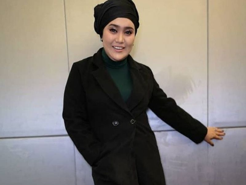 Penyanyi Azharina Azhar menafikan beliau ada membela anak beruang tanpa lesen. u00e2u20acu201d Foto ihsan Instagram/Azharina A