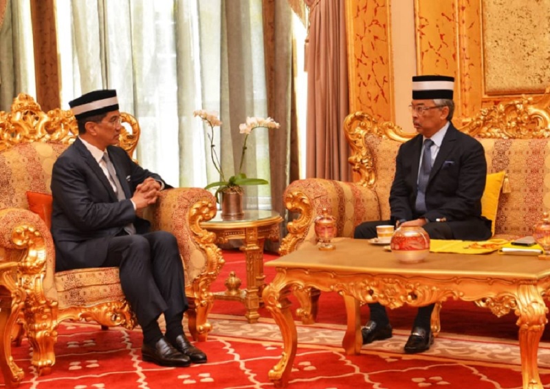 Datuk Seri Mohamed Azmin Ali in a meeting with Yang di-Pertuan Agong Sultan Abdullah Riu00e2u20acu2122ayatuddin Al-Mustafa Billah Shah at Istana Negara June 17, 2019. u00e2u20acu201d Picture via Twitter/Mohamed Azmin Ali