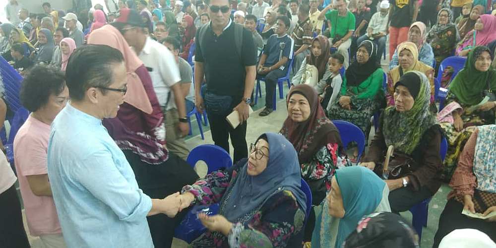 Datuk Liew Vui Keong greets attendees at a Hari Raya event in Batu Sapi, Sabah, on June 2, 2019. u00e2u20acu201d Picture courtesy of Liew's office