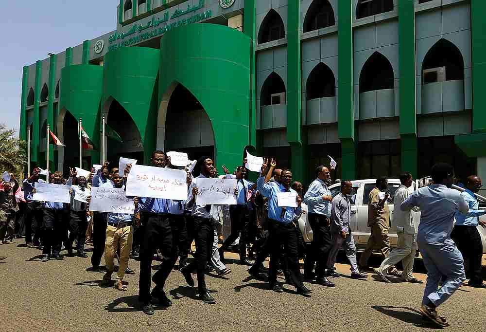 Members of Sudan's alliance of opposition and protest groups chant slogans as tensions mounted with the country's military rulers over the transition to democracy, in Khartoum May 29, 2019. u00e2u20acu201d Reuters pic