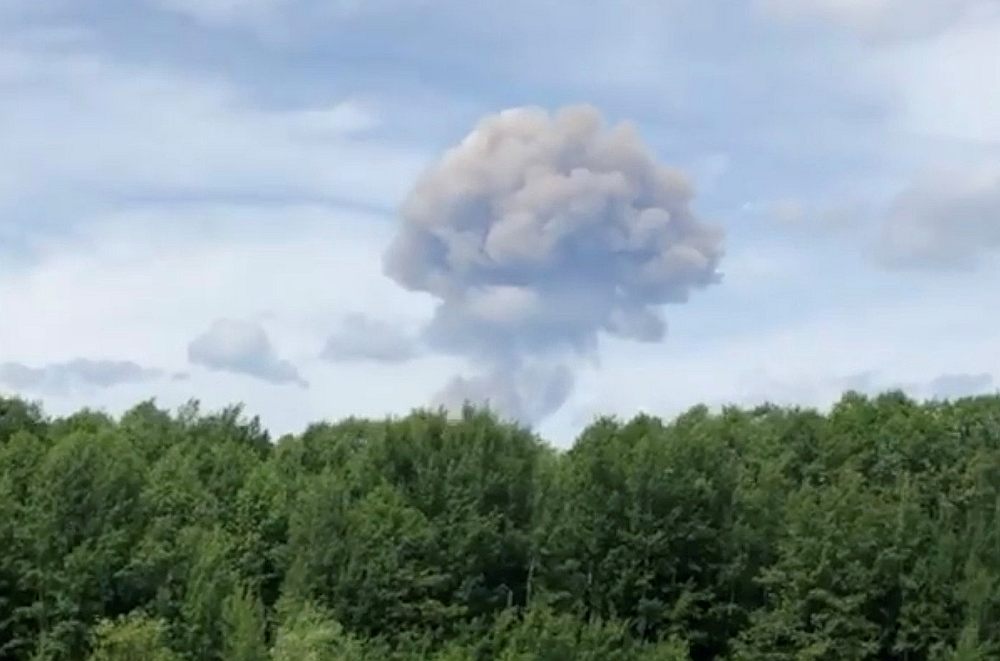 A mushroom cloud is seen after the blasts at an explosives plant in the town of Dzerzhinsk, Nizhny Novgorod Oblast, Russia June 1, 2019. u00e2u20acu201d Image from INSTAGRAM/@GALYAEVA_EVGENIA via Reuters