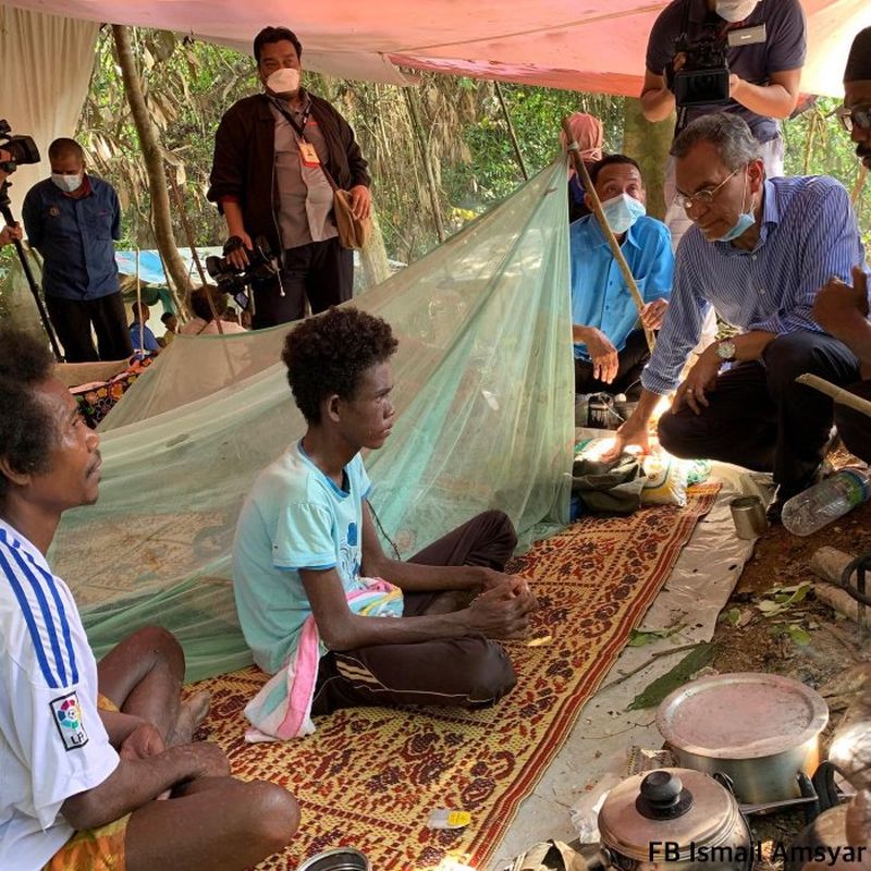Datuk Seri Dzulkefly Ahmad visits ailing Batek Orang Asli in Gua Musang, Kelantan June 10, 2019. u00e2u20acu201d Picture via Twitter