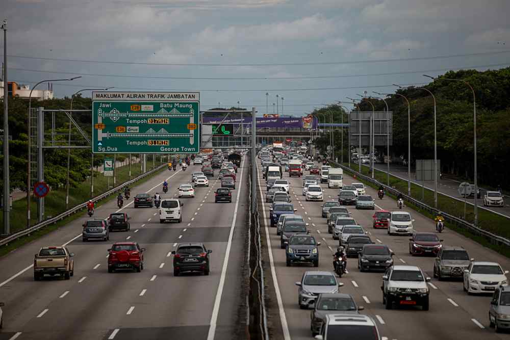 Heavy traffic is seen on the North-South Highway (northbound) in Seberang Jaya June 4, 2019, on the eve of Hari Raya Aidilfitri. u00e2u20acu201d Picture by Sayuti Zainudin
