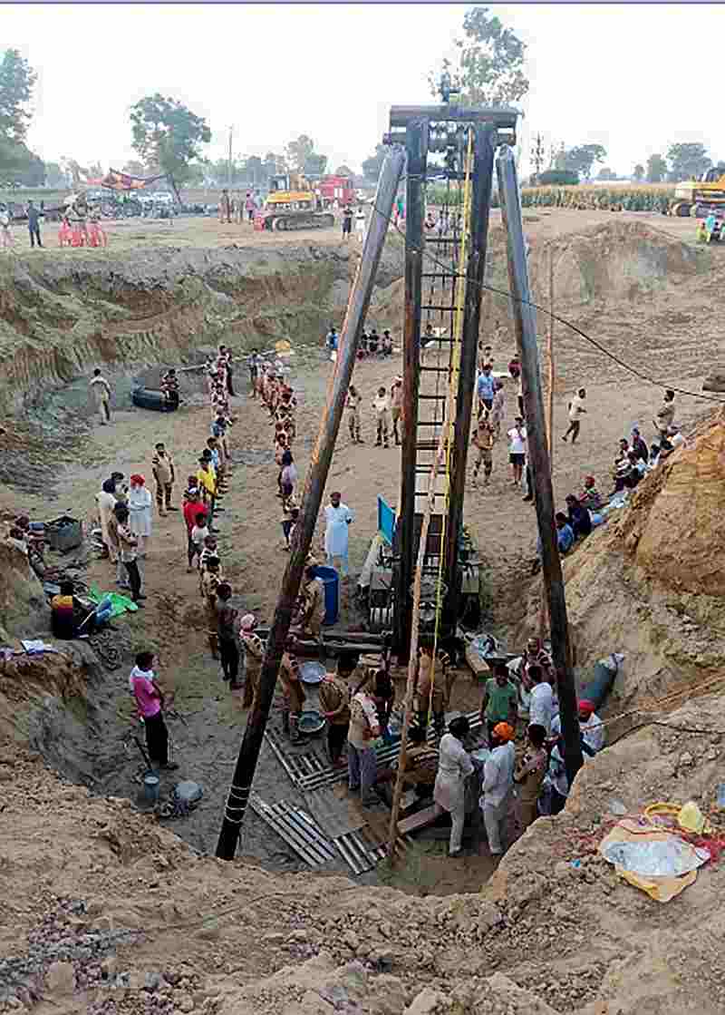 An Indian rescue team launches an operation on June 10, 2019 to recover the body of Fatehveer Singh, two, who fell in a deep well on June 6, in Sunam in the Punjab district of Sangrur. u00e2u20acu201d AFP pic