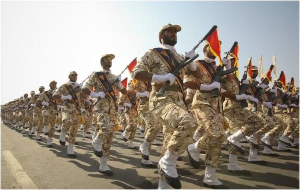 Members of the Iranian revolutionary guard march during a parade to commemorate the anniversary of the Iran-Iraq war (1980-88), in Tehran September 22, 2011. u00e2u20acu201d Reuters pic