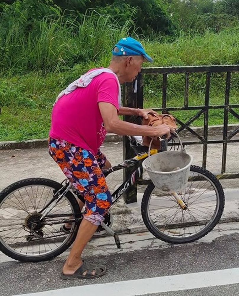 Not all heroes wear capes, indeed. The anonymous uncle failed as a local hero. - Facebook/aduka.pjb