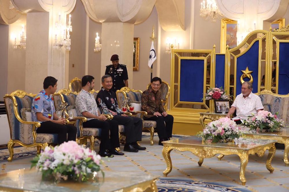 Sultan Ibrahim Sultan Iskandar hosts Heng Swee Keat and Dr Vivien Balakrishnan during their official visit in conjunction with the Hari Raya Aidilfitri at Istana Bukit Serene. u00e2u20acu201d Picture courtesy of Johor Royal Press Office