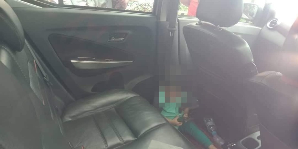 Do not disturb. The kid was having none of the u00e2u20acu02dcrescueu00e2u20acu2122 that was going on. u00e2u20acu201d Facebook/Kopiah Kau Senget