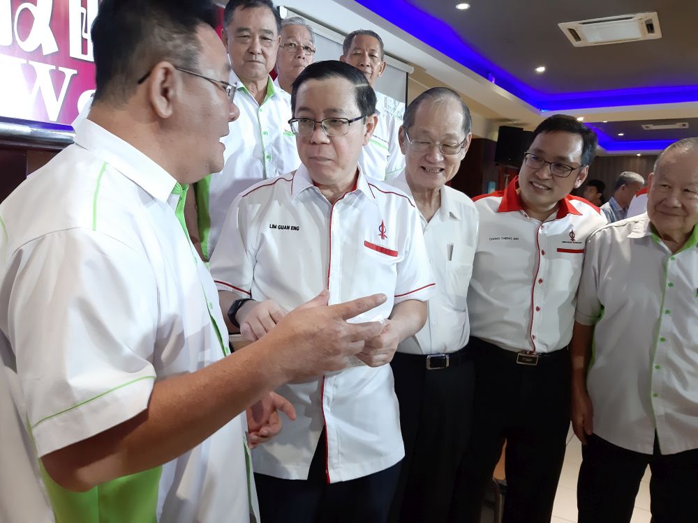Lim (second left) having a chat with Sarawak DAP party members at the dinner gathering June 21, 2019. u00e2u20acu201d Picture by Sulok Tawie