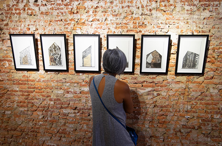 Each work represents a different conversation between the inside, outside and surroundings of each house.