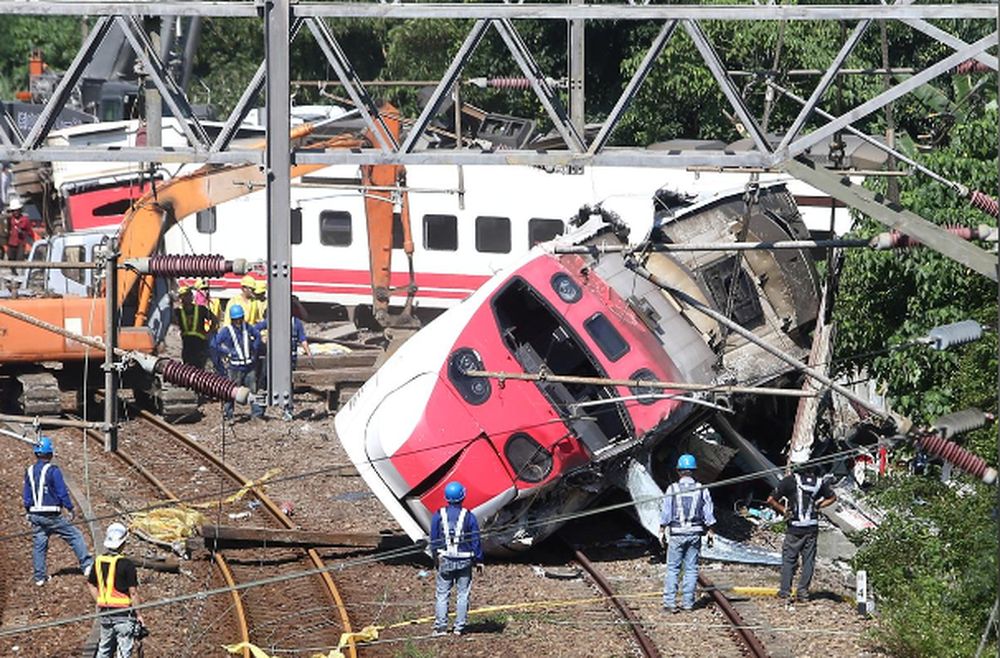 Rescue workers work at the site where a train derailed in Yilan county, Taiwan October 22, 2018. u00e2u20acu201d Reuters pic