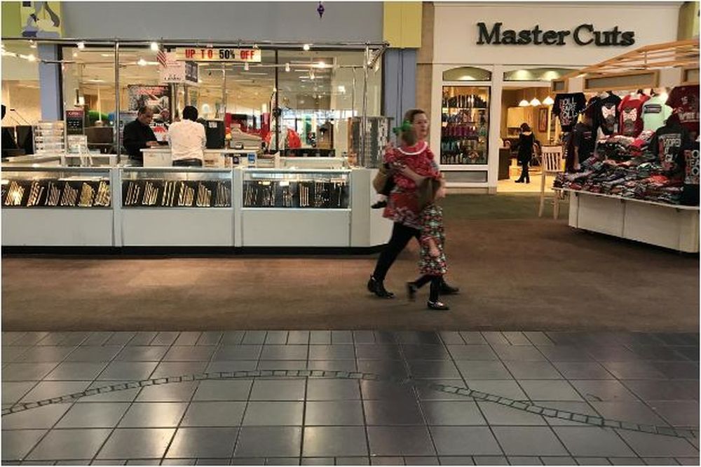 The inside of the Gadsden Mall is pictured in Gadsden, Alabama, US, December 10, 2017. u00e2u20acu201d Reuters pic