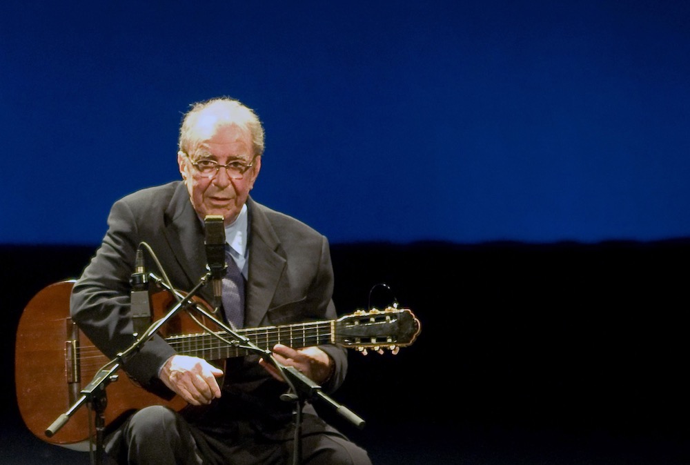 In this file photo taken on August 24, 2008, Brazilian musician Joao Gilberto acknowledges the audience during his presentation at the Teatro Municipal in Rio de Janeiro. u00e2u20acu201d AFP pic