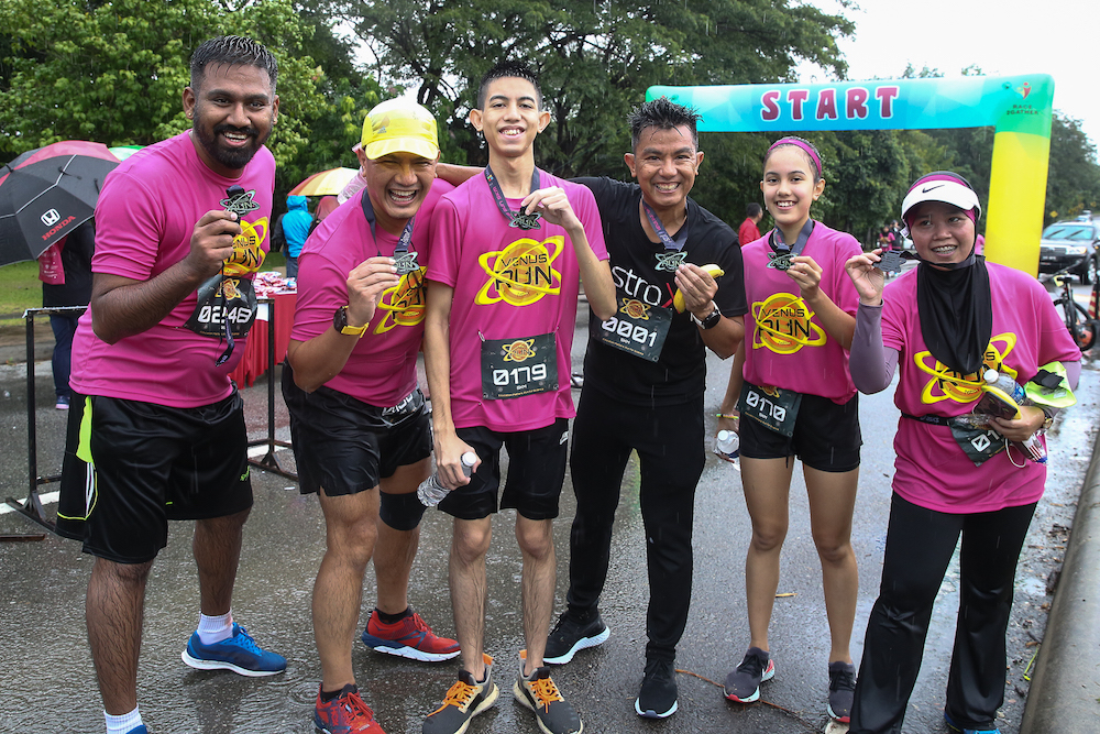 Astro X president Captain Faiz Kamaludin (black) with a few of the runners at the finish line. — Picture by Mohd Yusof Mat Isa