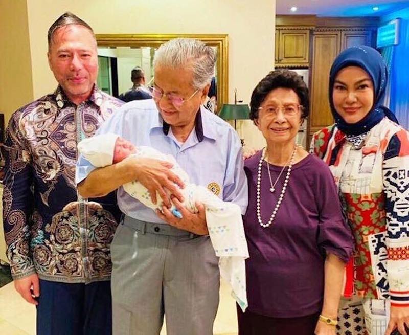 Datin Seri Umie Aida (right) was overjoyed as her newly adopted baby girl, Aisya, received a warm welcome from Prime Minister Tun Dr Mahathir Mohamad and his wife Tun Dr Siti Hasmah. u00e2u20acu201d Instagram/@umieaida9