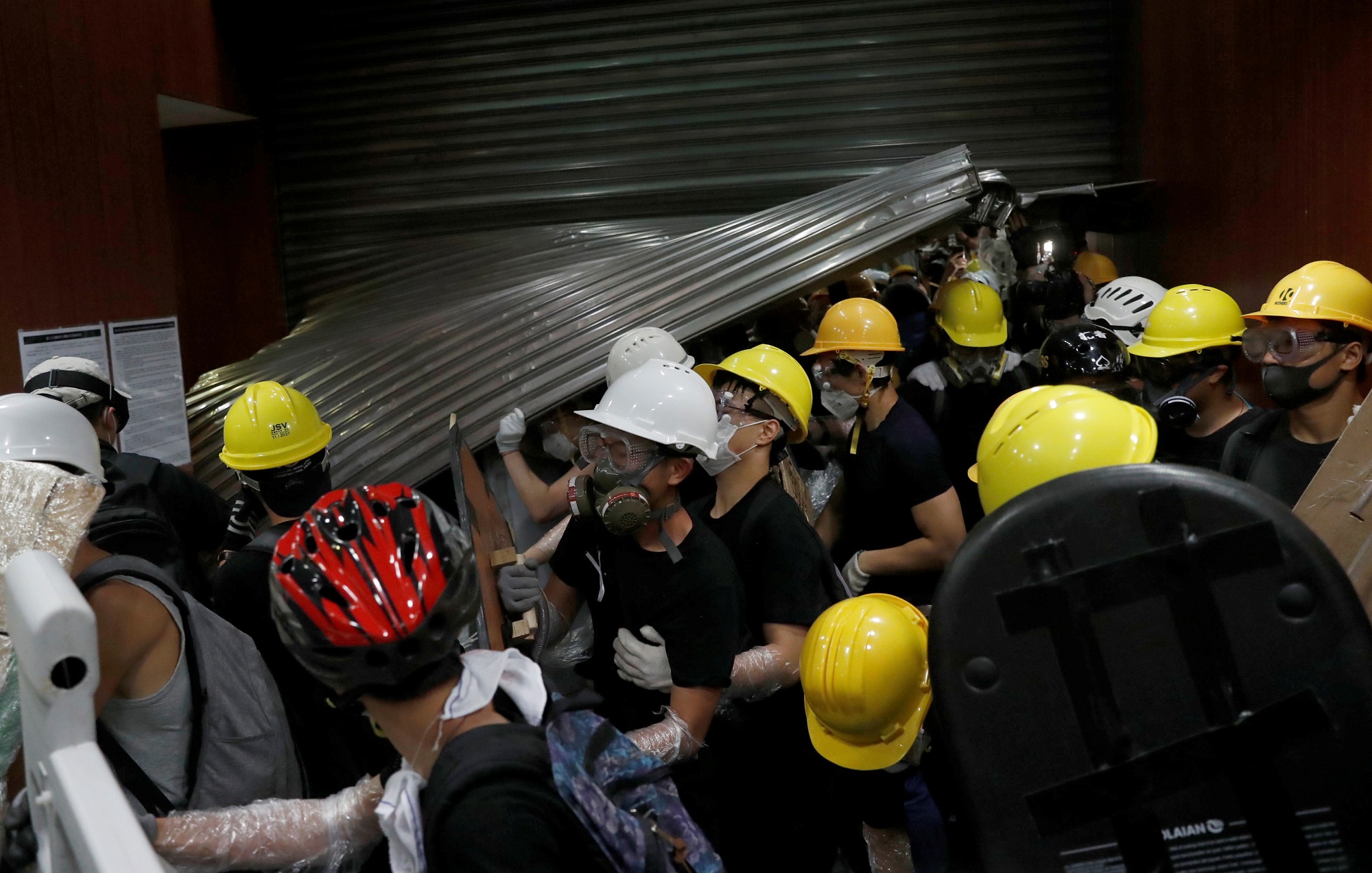Protesters break into the Legislative Council building during the anniversary of Hong Kong's handover to China in Hong Kong, China July 1, 2019. REUTERS/Tyrone Siu