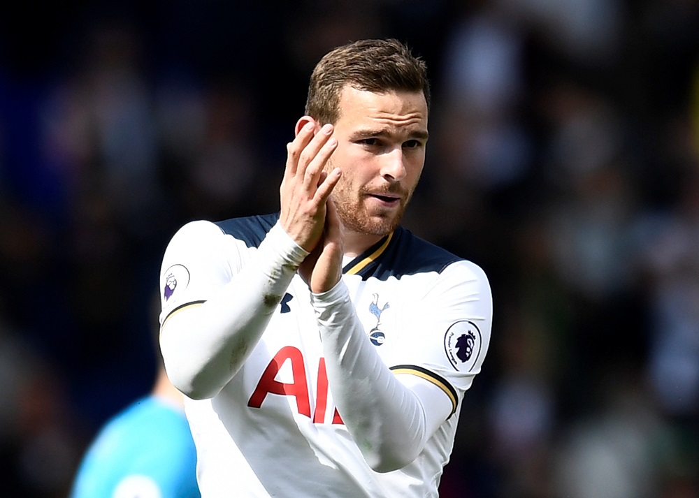 Tottenhamu00e2u20acu2122s Vincent Janssen applauds fans after the match against Bournemouth at White Hart Lane in London April 15, 2017. u00e2u20acu201d Reuters pic