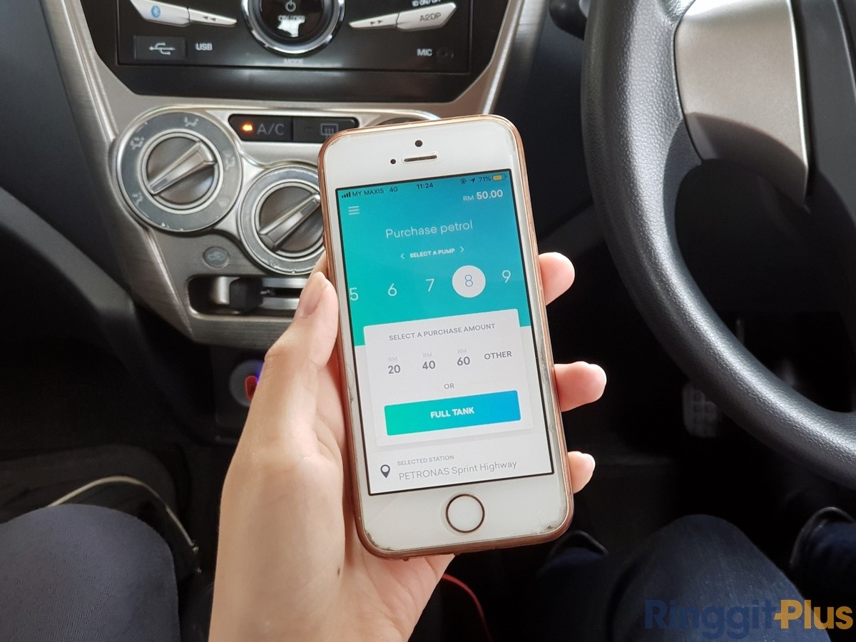 The Setel app allows you to select your petrol, the amount of fuel you need, and pay for it, all from inside your car. u00e2u20acu201d Ringgit Plus pic