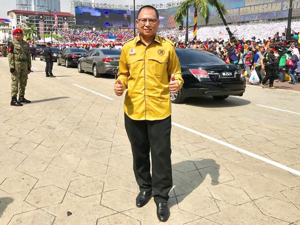 The PMO today accused Umno politician Datuk Puad Zarkashi of slander and promised legal action if he does not apologise for his remarks regarding the latest Covid-19 exemption for Cabinet members. — Picture via Facebook/ Puad Zarkashi