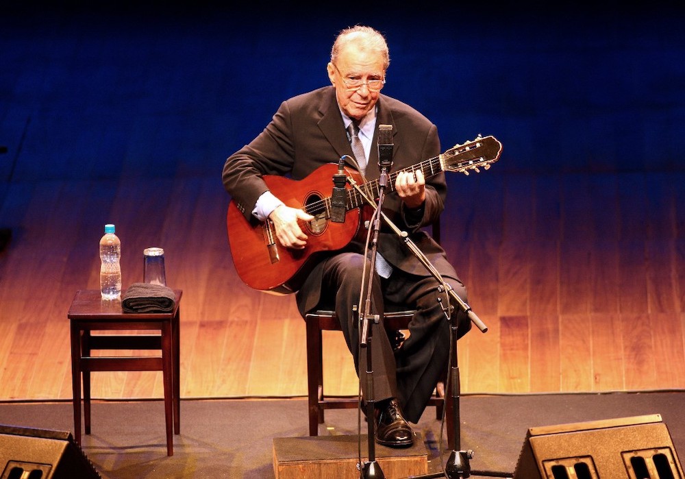 Brazilian singer and composer Joao Gilberto, 77, one of the trio of Brazilian artists who brought Bossa Nova to the world in 1958, performs during a concert in Sao Paulo, Brazil August 14, 2008,.  u00e2u20acu201d AFP picnn