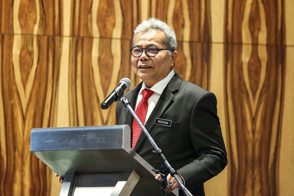 Entrepreneur Development Minister Datuk Seri Mohd Redzuan Md Yusof delivers his keynote address during the Malaysia Global Business Forum in Kuala Lumpur July 10, 2019. u00e2u20acu201d Picture by Yusof Mat Isa
