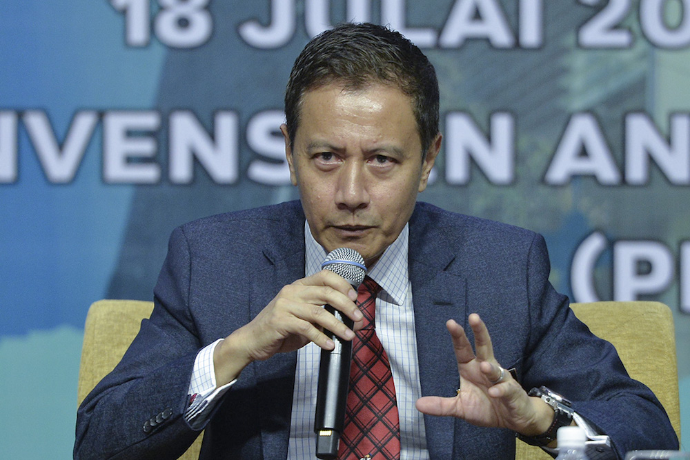 Election Commission chairman Azhar Azizan Harun speaks during the u00e2u20acu02dcMake A Change, Letu00e2u20acu2122s Do It Togetheru00e2u20acu2122 in Putrajaya July 18, 2019. u00e2u20acu201d Picture by Shafwan Zaidon
